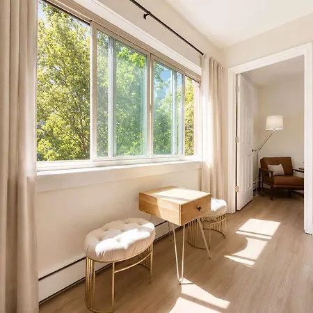 Colorful Downtown Condo, 2 Bedrooms, King Bed-3
