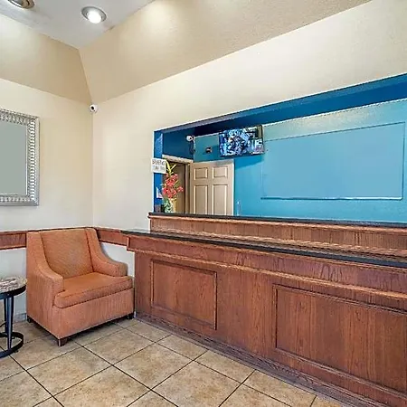 Econo Lodge Inn & Suites Downtown San Antonio-2