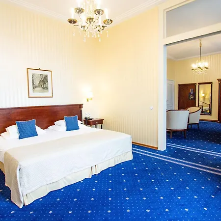 Hotel Ambassador-3