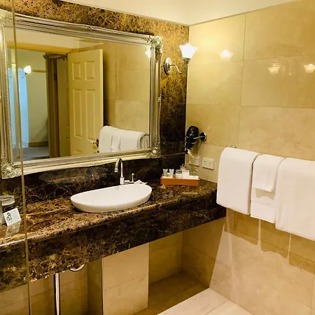 Royal Albert Hotel-2