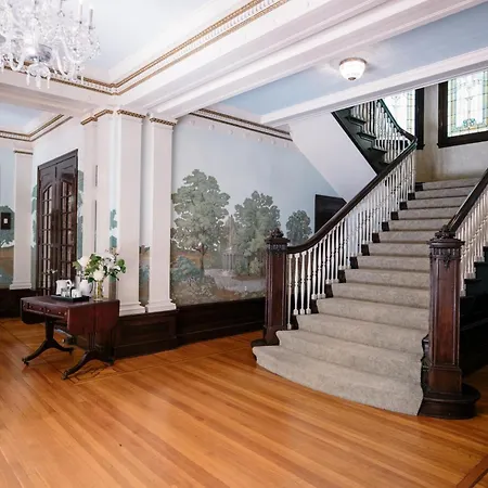 Portland'S White House Carriage House-2