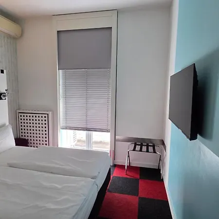 Hotel Cristall - Frankfurt City-3