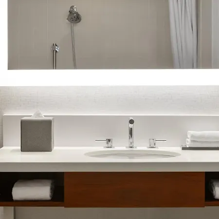 Crowne Plaza Seattle - No Resort Fee - Newly Renovated Ihg Hotel-2