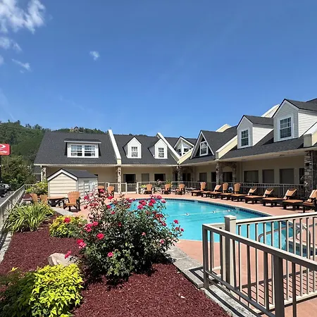 Econo Lodge Inn & Suites Gatlinburg At The Convention Center-3