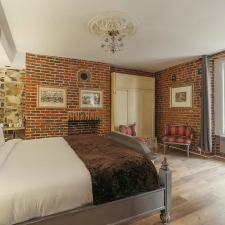 Auberge Place D'Armes-2