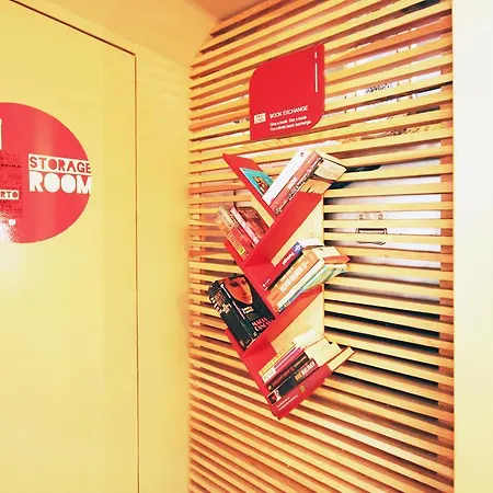 Pilot Design Hostel & Bar-2