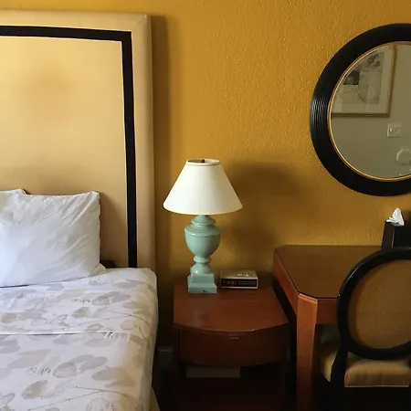 Americas Best Value Inn & Suites - Soma-3