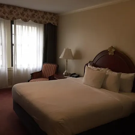 Columbia Club-3