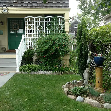 Armistead Cottage Bed & Breakfast-2