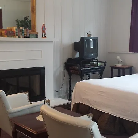 Harbor Haus Inn & Suites-2