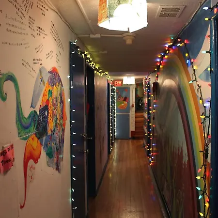 Kelowna International Hostel-3