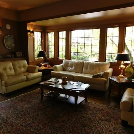 Bacon Mansion Bed And Breakfast-2