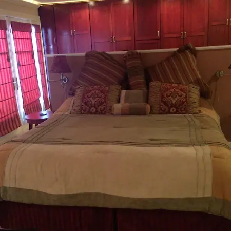 The Villa Bed & Breakfast (Adults Only)-3