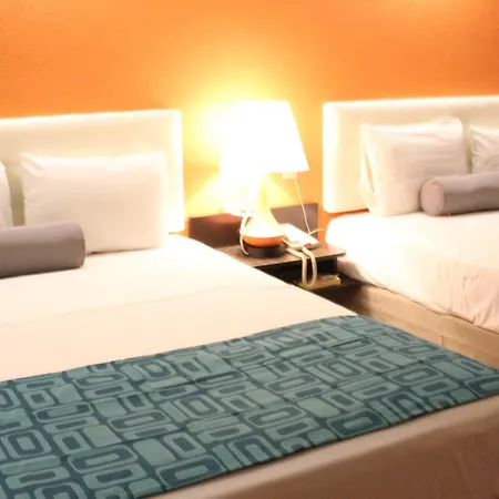 Howard Johnson By Wyndham Lake George-2