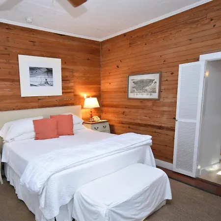 Simonton Court Historic Inn & Cottages-2