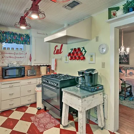 Walk To Main St Action! Spacious Historic Retreat-3