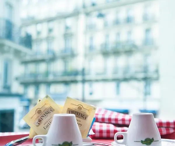 Club246 Paris Saint Martin Bed & Breakfast