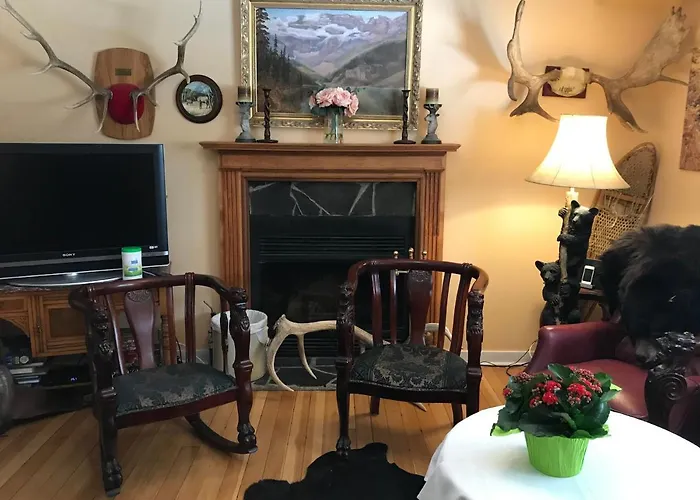 Holiday Lodge Bed And Breakfast Banff