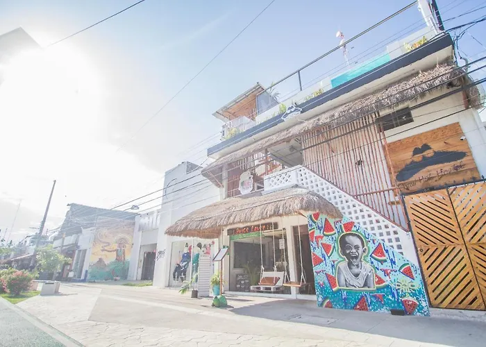 Straw Hat Hostel & Rooftop Bar Tulum