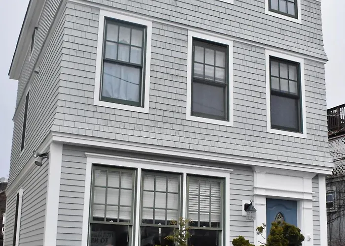Modern Cottage Downtown Npt-Waites Wharf Cottage Re05618-Str Newport