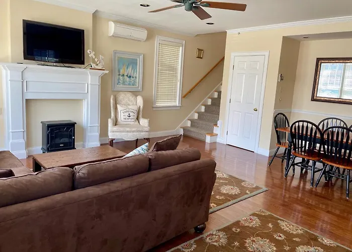 Modern Cottage Downtown Npt-Waites Wharf Cottage Re05618-Str Newport