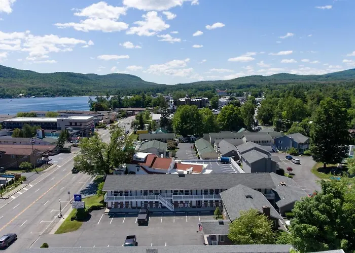Adirondack Retreat Inn & Suites Lake George