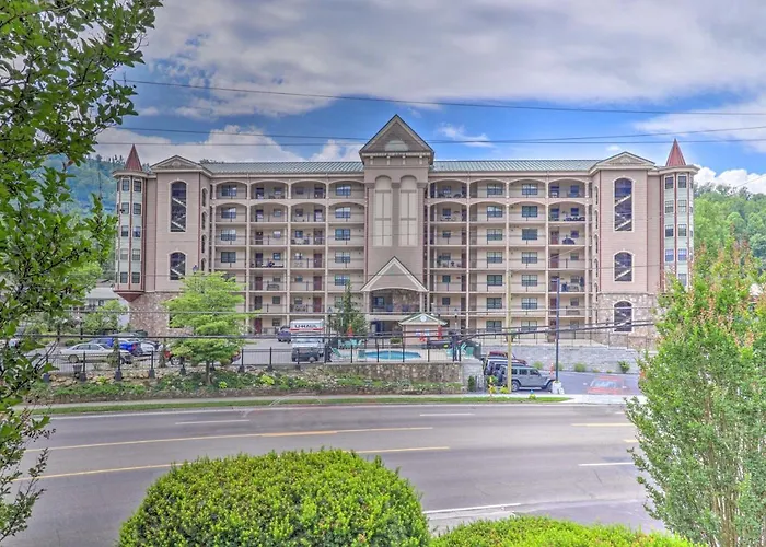Roaring Fork | 6Th‑Floor Views | Pool | Walk Dtwn Villa Gatlinburg