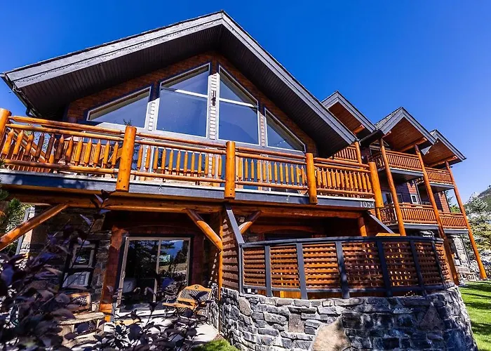 A Bear And Bison Country Inn Canmore