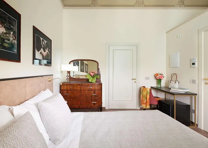 Residenza Mondragone Bed & Breakfast Florence