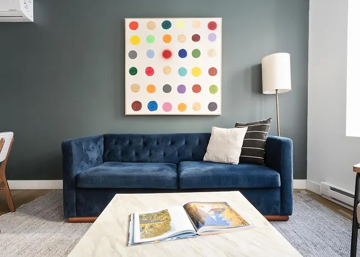 Bakan- Quartier Des Congres, Convention District Montreal