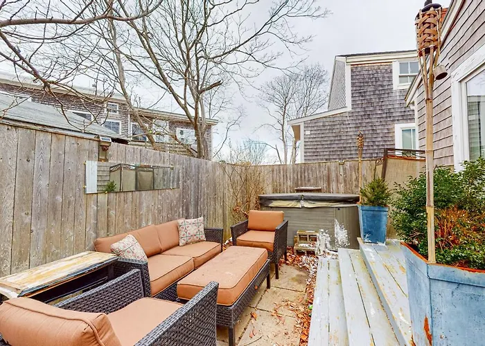 The Hot Tub House Hotel Provincetown