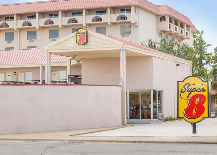 Super 8 By Wyndham Lubbock Civic Center North Motel