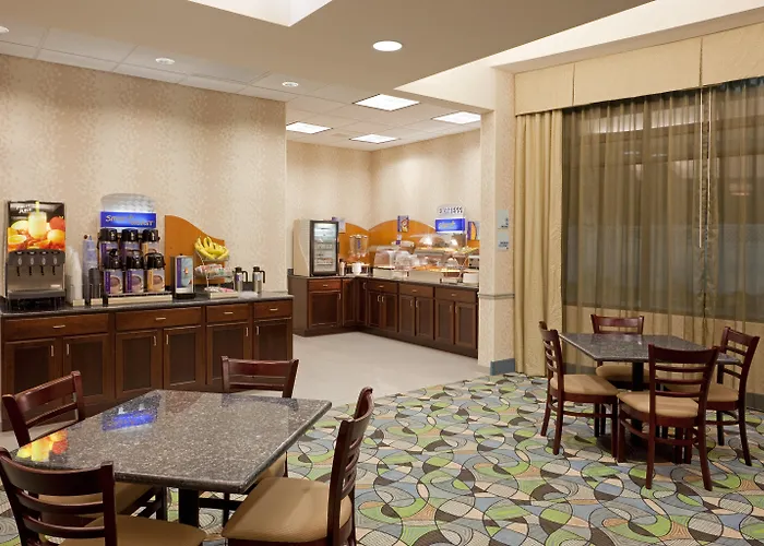 Comfort Inn & Suites Plainville-Foxboro