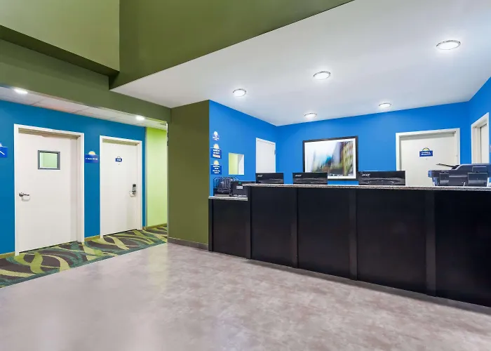 Days Inn & Suites By Wyndham Jamaica Jfk Airport New York