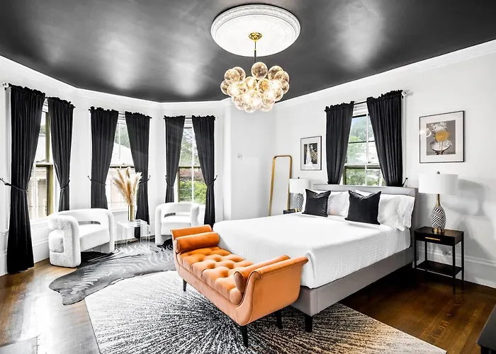 The Coach House Hotel Salem