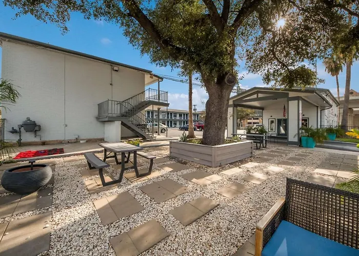 Surestay Hotel By Best Western San Antonio Riverwalk