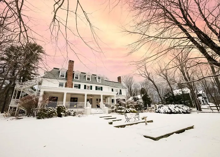 The Dewey By The Lenox Collection Bed & Breakfast