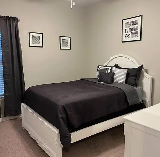 Cheerful 3 Bedroom, Close To Downtown And Arena!!! Savannah