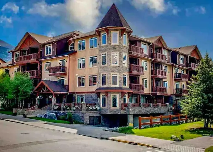 Falcon Crest Lodge 1 Bedroom Condo With Gym & Hot-Tubs & Mountain View Canmore