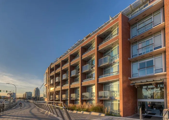 Janion Sky By Iris Properties! Victoria