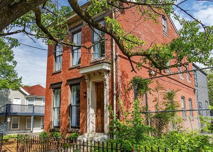 Luxury 8 Bed/4 Ba Nulu Home Private Yard/Parking Louisville