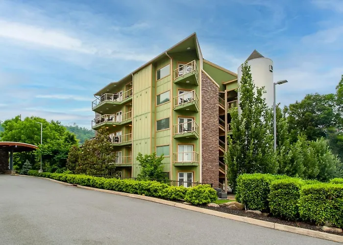 Skyline Sanctuary Wrap Around Deck Villa Gatlinburg