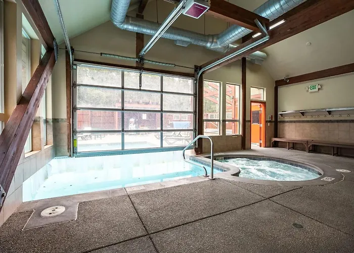 Chimney Ridge Sunflower Townhome: Walk To Lift, Private Hot Tub Breckenridge