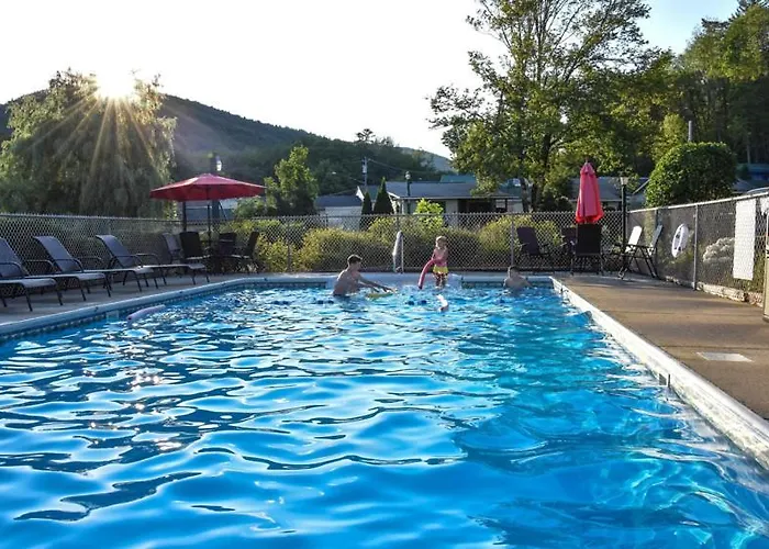 Adirondack Sunrise Lodge Lake George