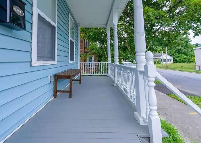 Saratoga Serenity: Charming Rental Nearby Downtown Saratoga Springs