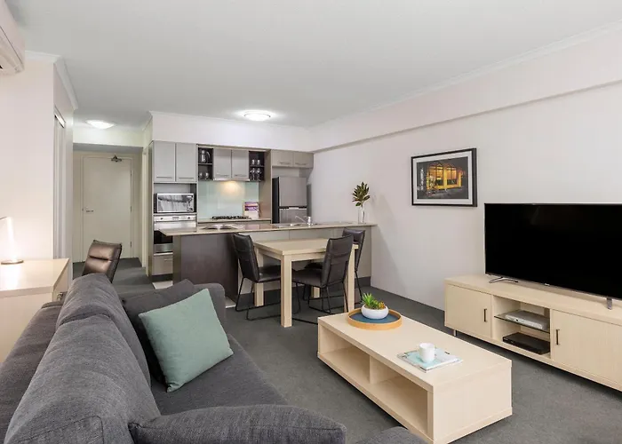 Oaks Brisbane River City Suites