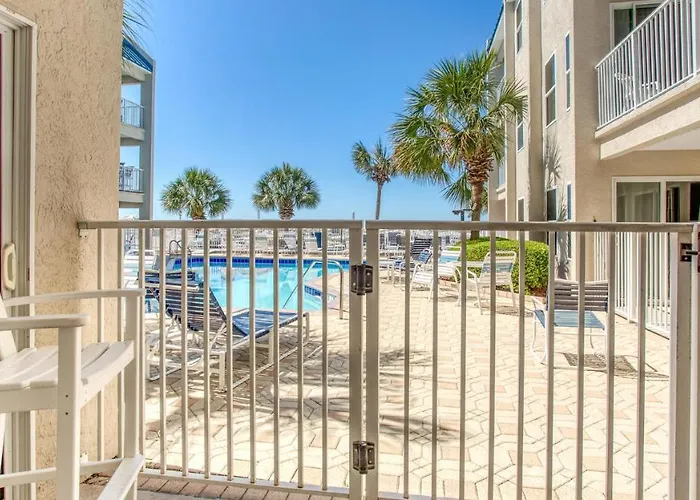 Poolside Villas 106 - Updated Beachfront Condo On Holiday Isle In Destin