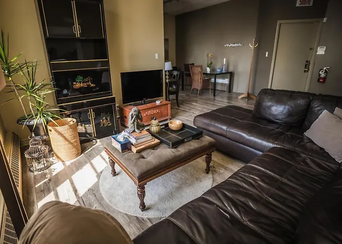 Le 402 Hostel Montreal