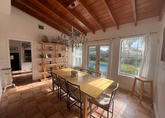 Villa Rustica 5 Bedroom 3 Bath With Pool Next To River 1800 Miami