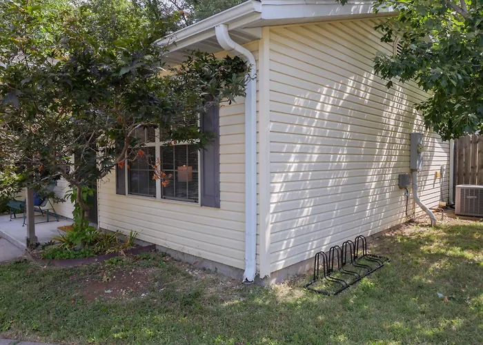 Cozy Corner Cottage Bentonville